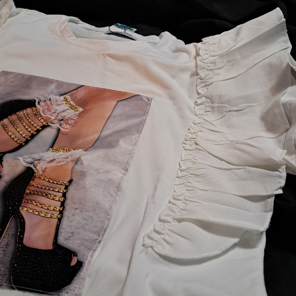 Ruffles & Heels Top Size 1X - Picture 9 of 9